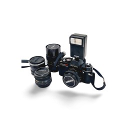 Konica Autoreflex TC: Autentiškas 35 mm Veidrodinis Fotoaparatas su Hexanon AR 55 mm f/1.8 Objektyvu ir Papildomais Priedais